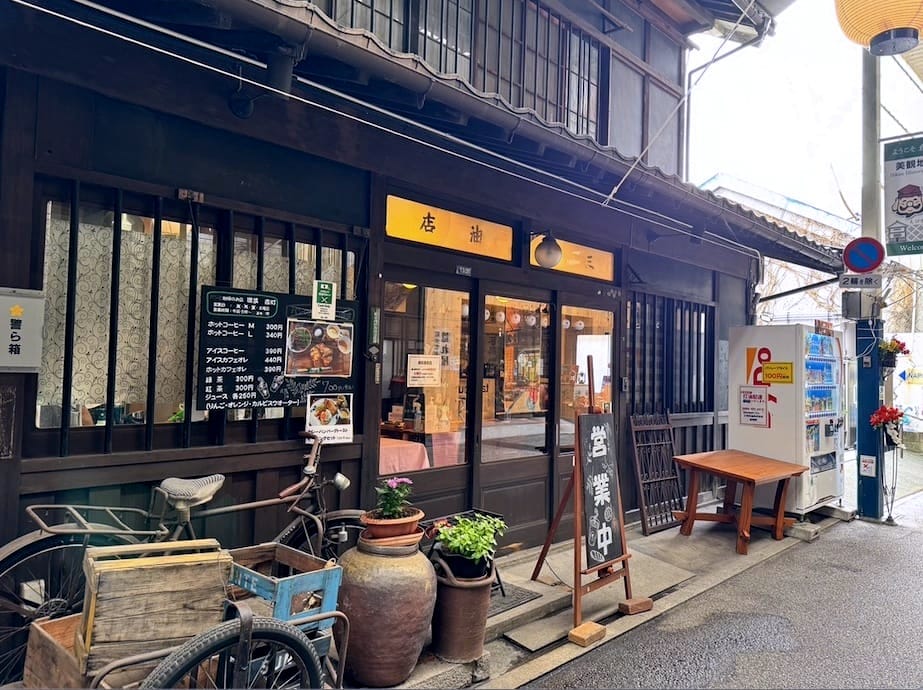 (讀後感 / Book) 台灣漫遊錄: 生魚片和肉燥飯的距離 / Taiwan Travelogue: Distance between Sashimi and Bah-So